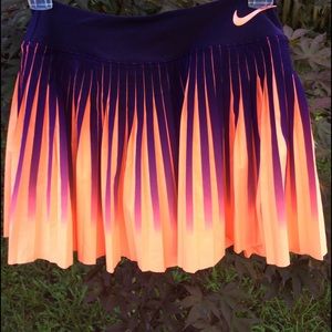 NIKE TENNIS SKORT